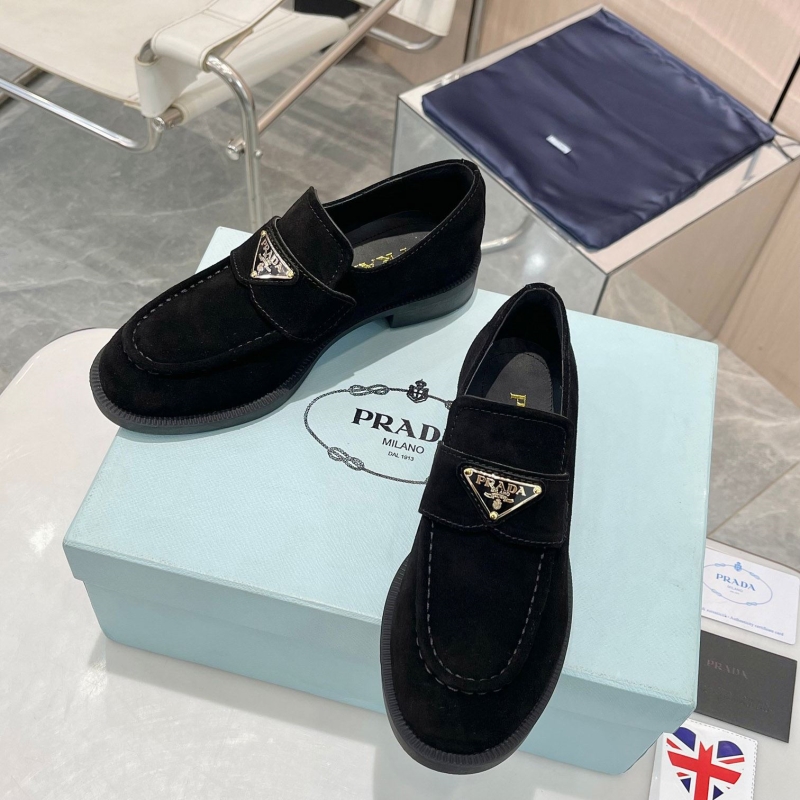 Pra*a leather shoes